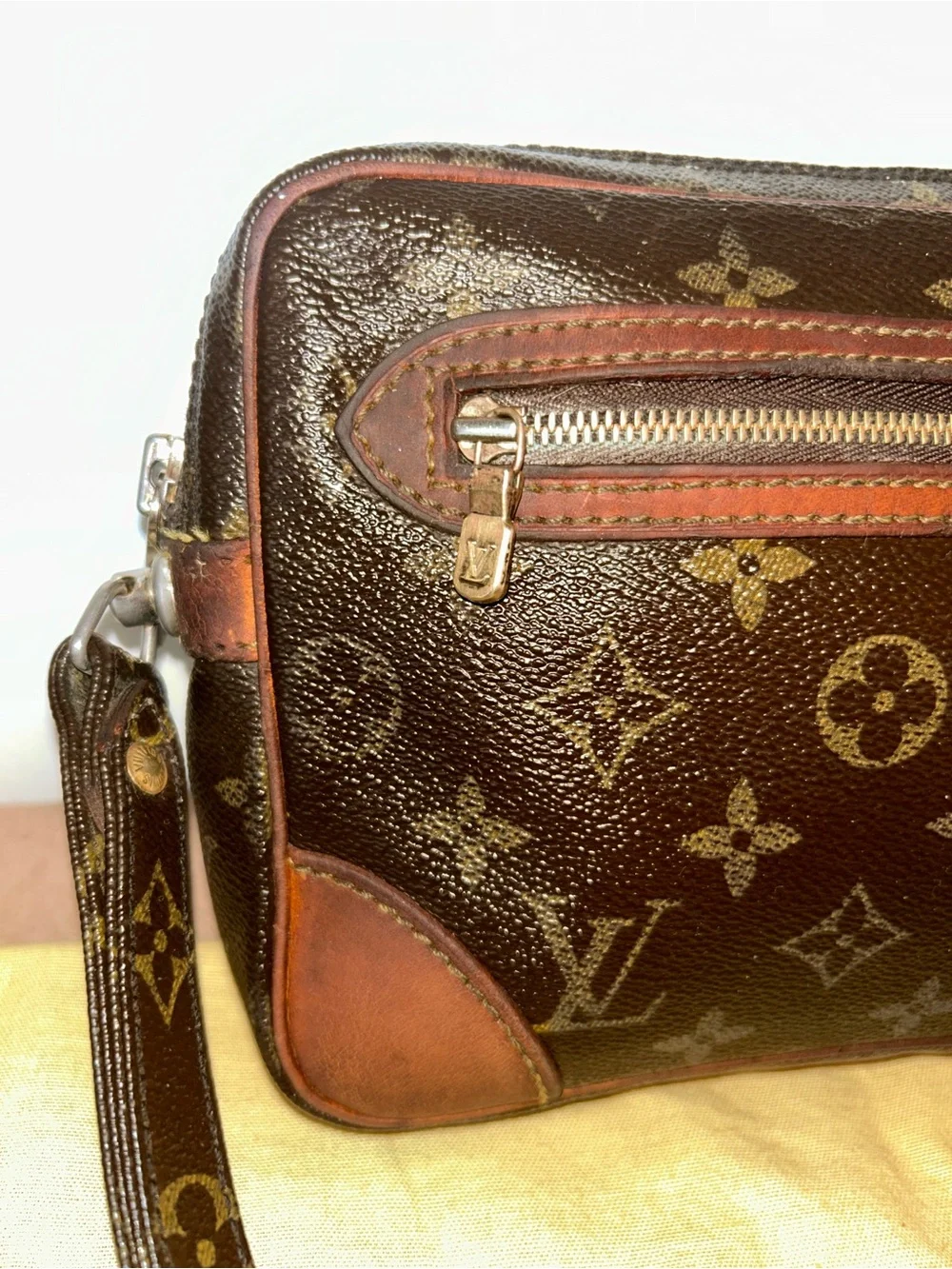 Louis Vuitton Marly Dragonne GM wristlet clutch. Vintage 1980